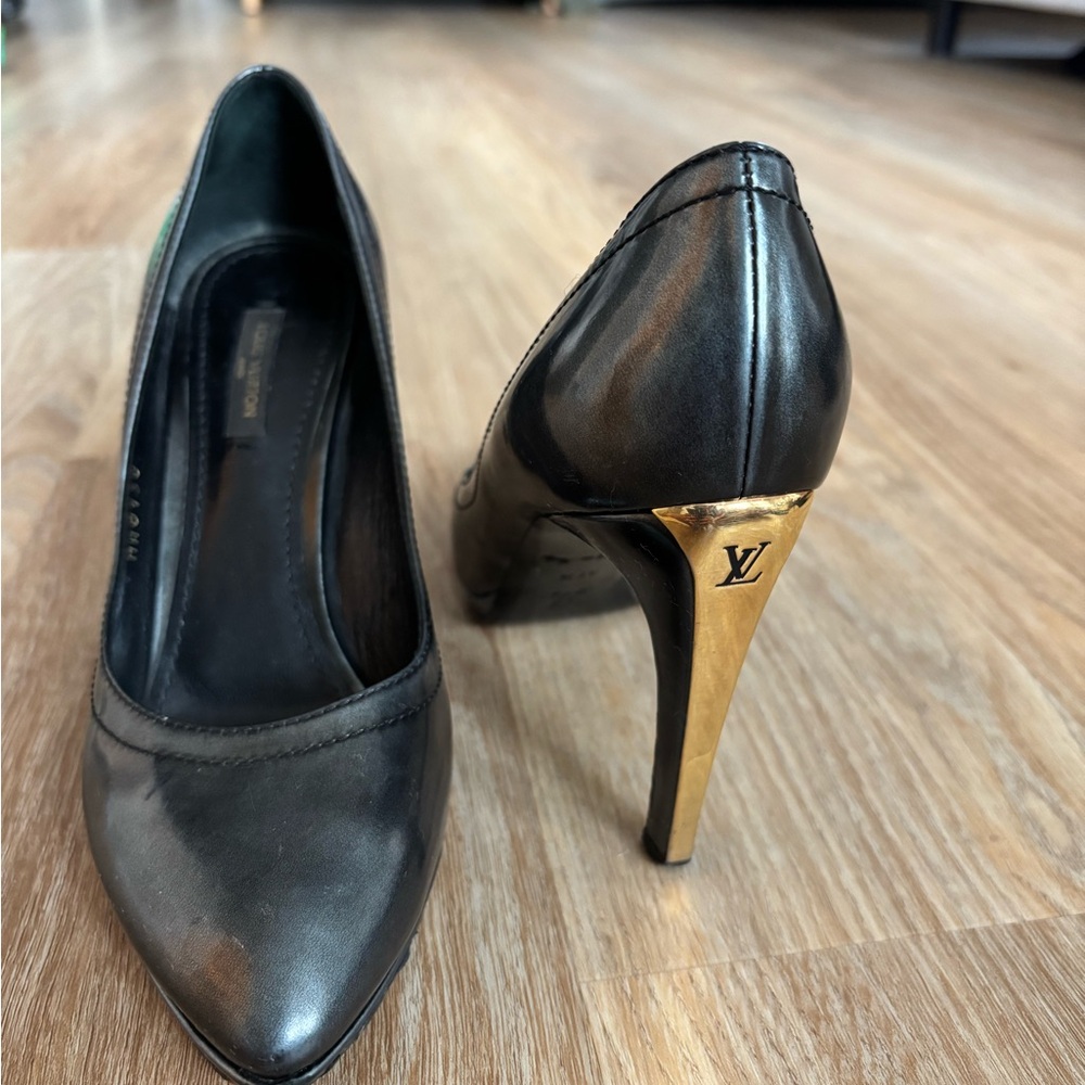 Rare! Stunning Louis Vuitton gun metal Black/silver and Gold Women's Heels